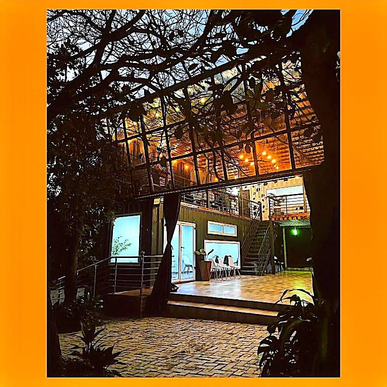 L & Z Restaurant — Front facade view