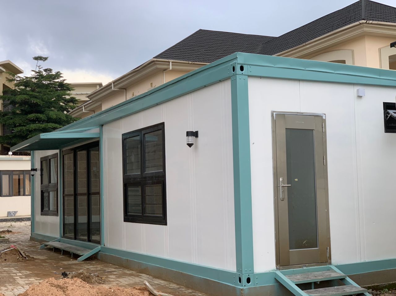 Mint-Trim Residential Cabin — Corner view — mint-framed cabin with glazed wall